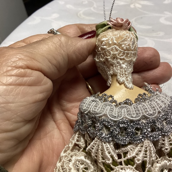 Ladies with Elegance VICTORIAN LADY. MUST SEE - Picture 3 of 9